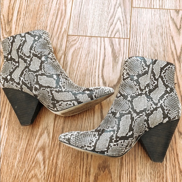 black ankle boots size 6